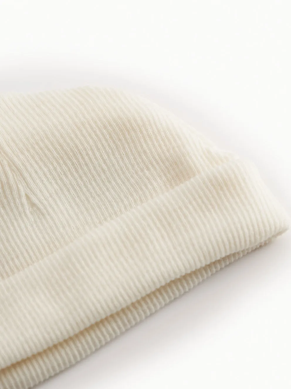 Czapeczka niemowlęca z merino Aiko Rib