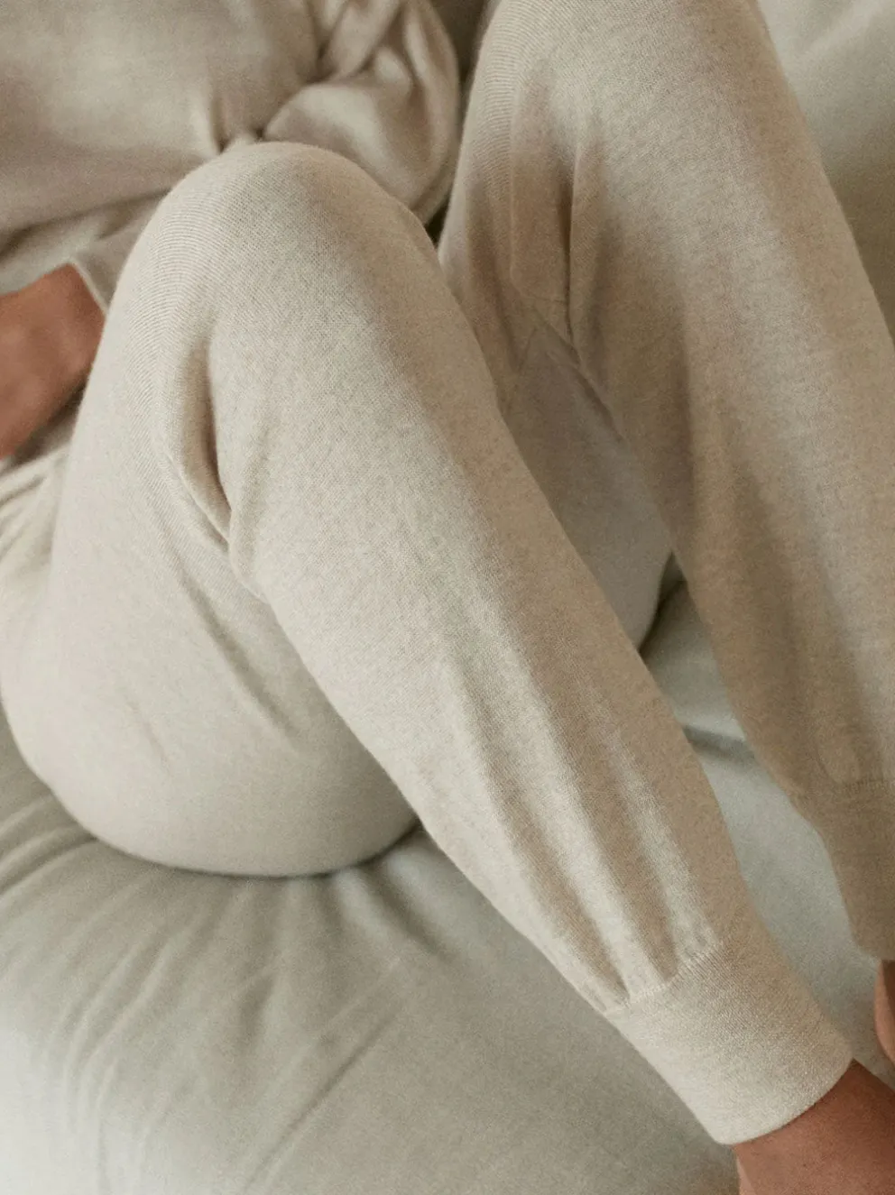 Damskie spodnie joggery z wełny merino