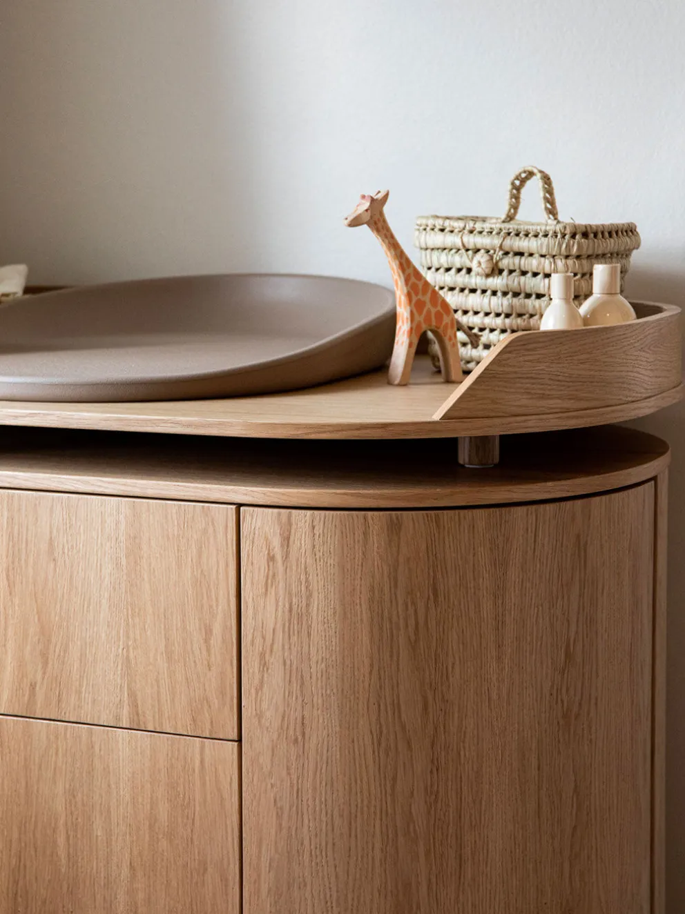 Drewniana komoda Kai Dresser