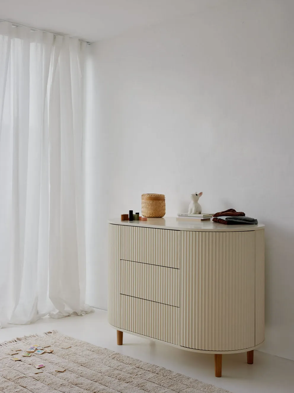 Drewniana komoda Kai Dresser