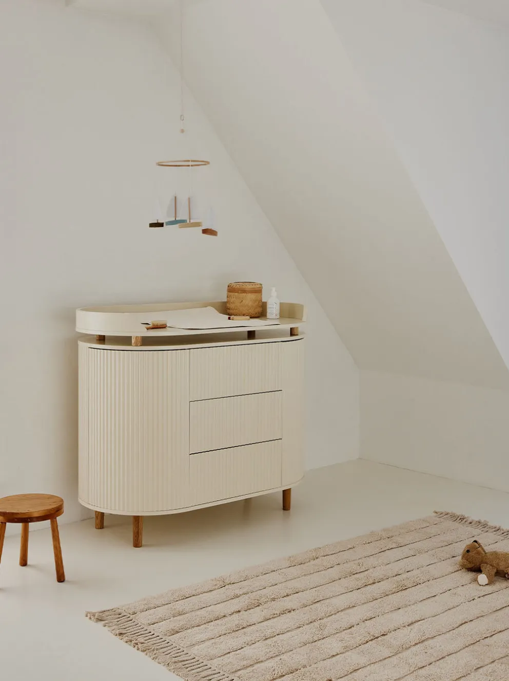 Drewniana komoda Kai Dresser