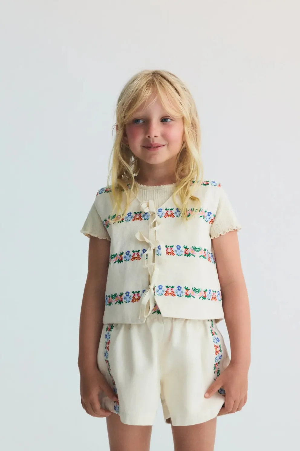 Malva Short Flower Embroidery Natural Denim