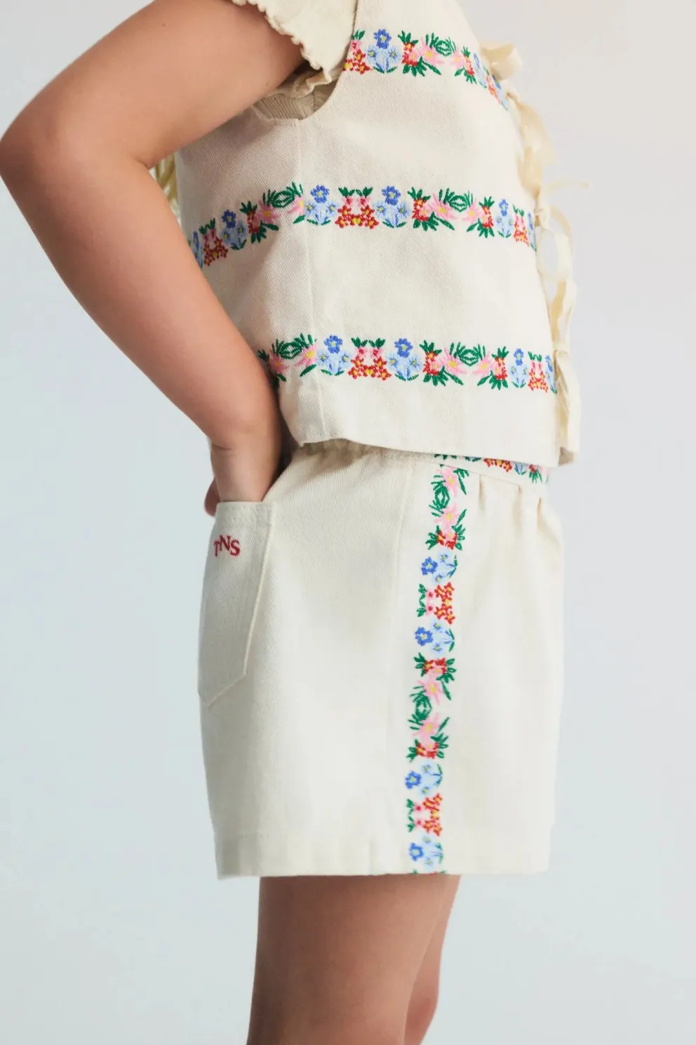 Malva Short Flower Embroidery Natural Denim