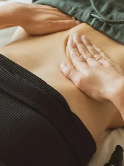 Olejek do masażu na bóle menstruacyjne Monthly Release