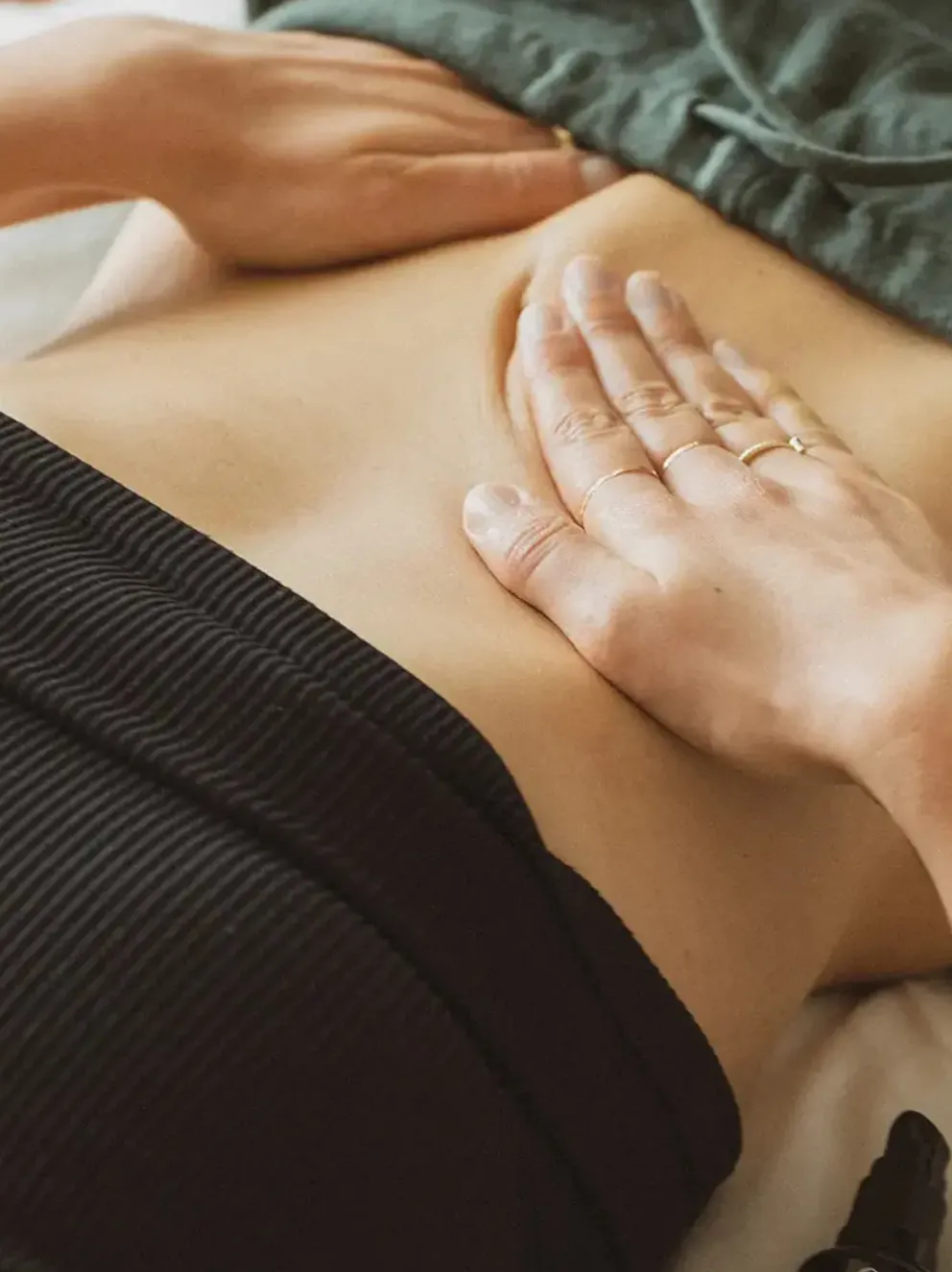 Olejek do masażu na bóle menstruacyjne Monthly Release