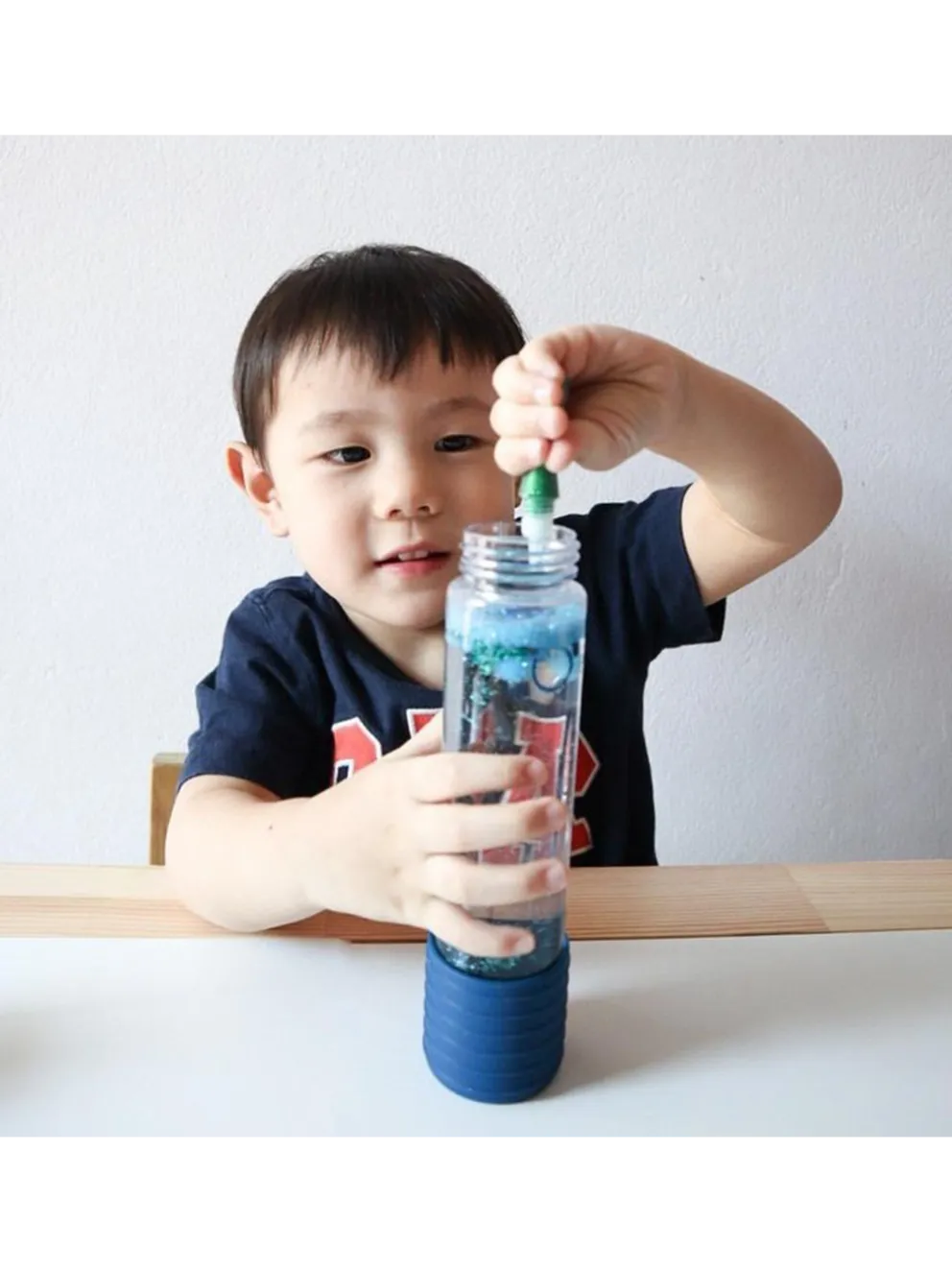 Uspokajająca butelka sensoryczna DIY