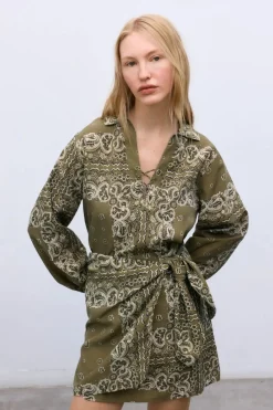 Waterlily Woman Shirt Bandana Print