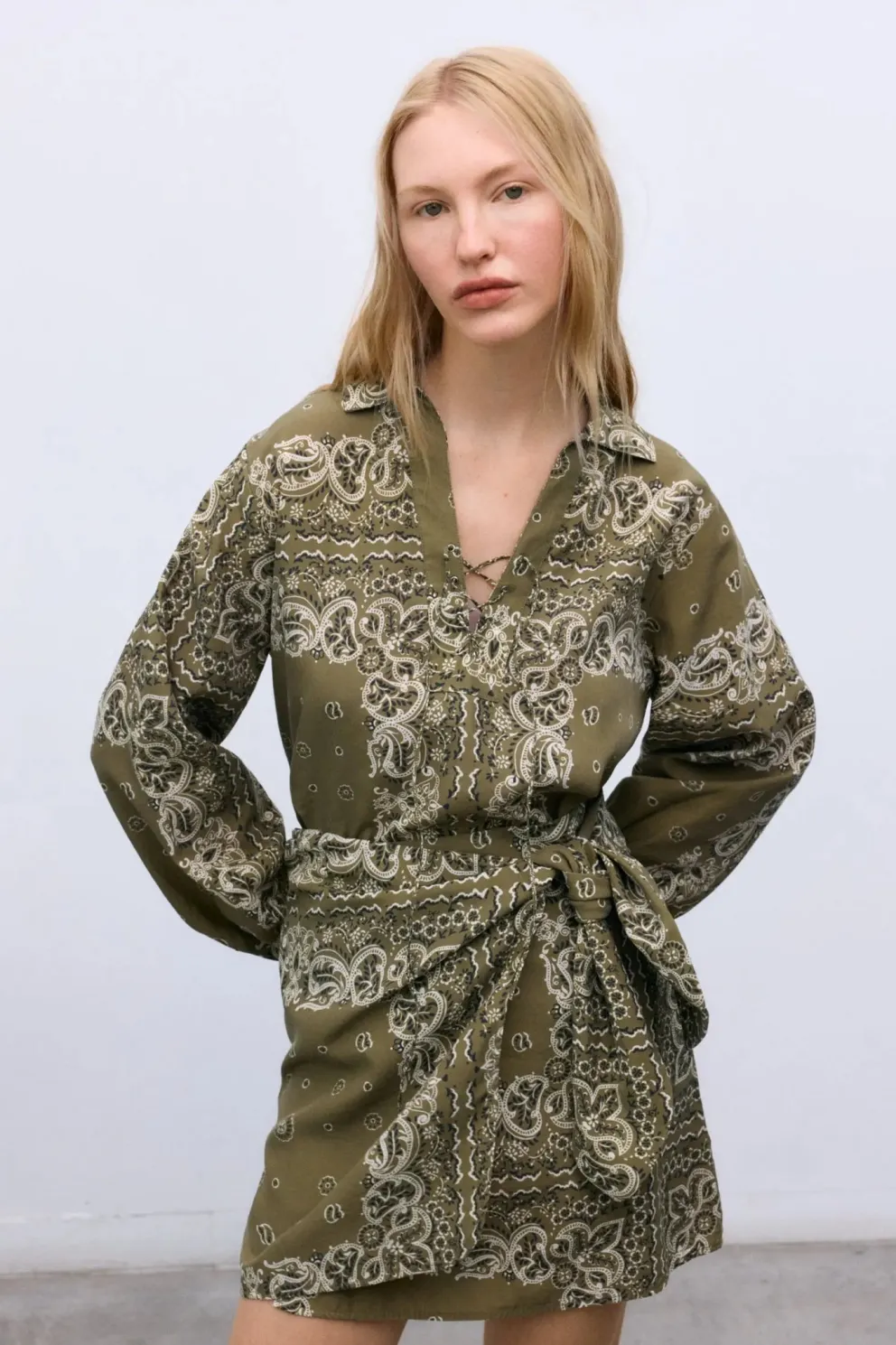 Waterlily Woman Shirt Bandana Print