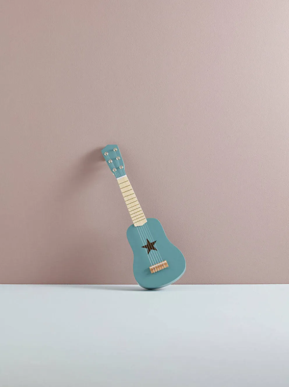 Zabawkowa gitara